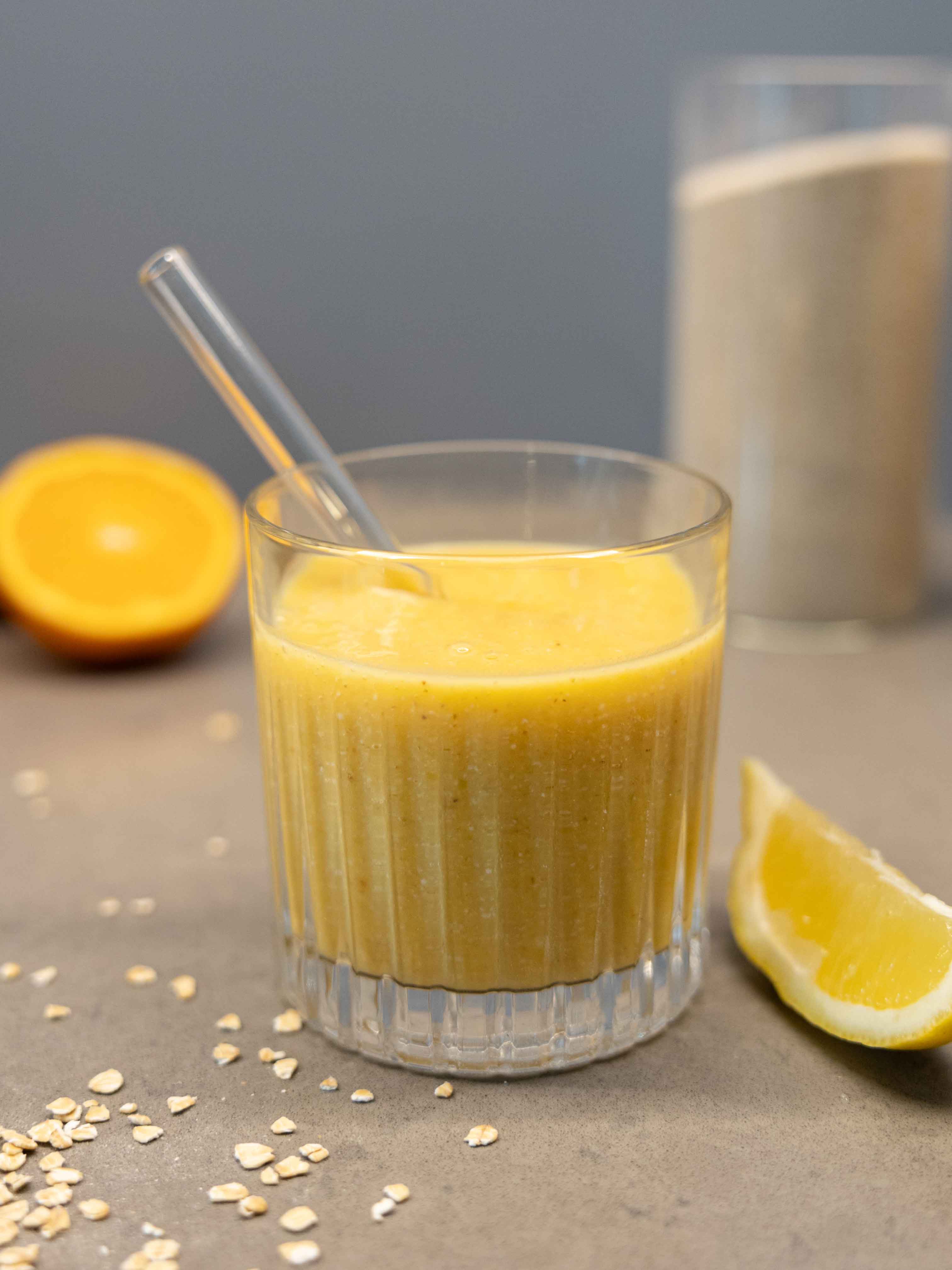 Frischer Haferkleie-Smoothie mit Mango